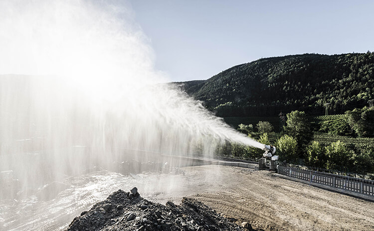 高壓遠(yuǎn)程霧炮機(jī)是一種怎樣的降塵設(shè)備？