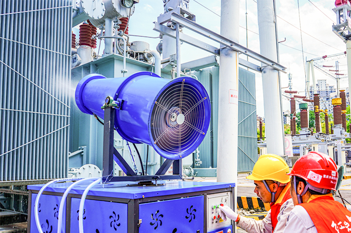 高溫天氣霧炮機為變壓器沖涼降溫-消除安全隱患